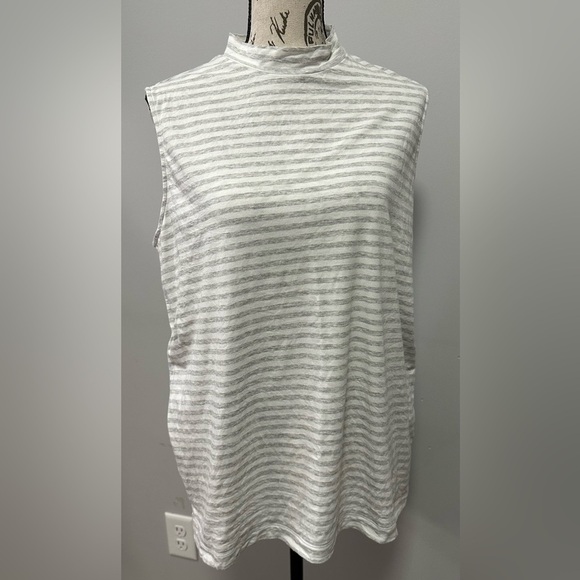 👚 Land's End Grey & White Striped Sleeveless Turtleneck Top 🖤🤍 - Picture 2 of 7